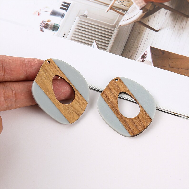 4pcs Epoxy Resin Pendants, Diamond Translucent White Resin Findings, Wood and Resin Pendant, Color Blocked, Large Round Charm