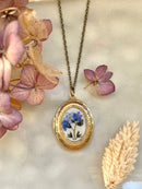 Photo locket with forget me not, Real flowers medallion, Memory present, Natural flowers jewelry Remembrance gift Nostalgic necklace Vintage