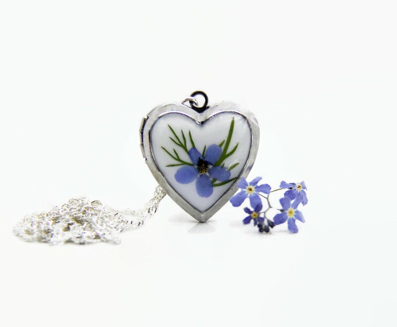 Pressed Flower Locket, Locket Necklace, Dainty Locket, Vintage Locket Necklace, Heart Locket, Photo Locket, Forget Me Not