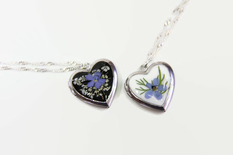 Pressed Flower Locket, Locket Necklace, Dainty Locket, Vintage Locket Necklace, Heart Locket, Photo Locket, Forget Me Not