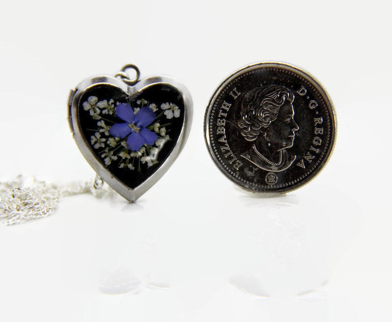 Pressed Flower Locket, Locket Necklace, Dainty Locket, Vintage Locket Necklace, Heart Locket, Photo Locket, Forget Me Not