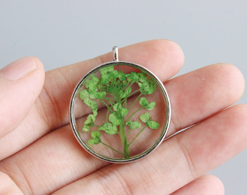 1pcs Green floral pressed flower jewelry, pressed flower pendant necklace, Real dried flower jewelry wholesale