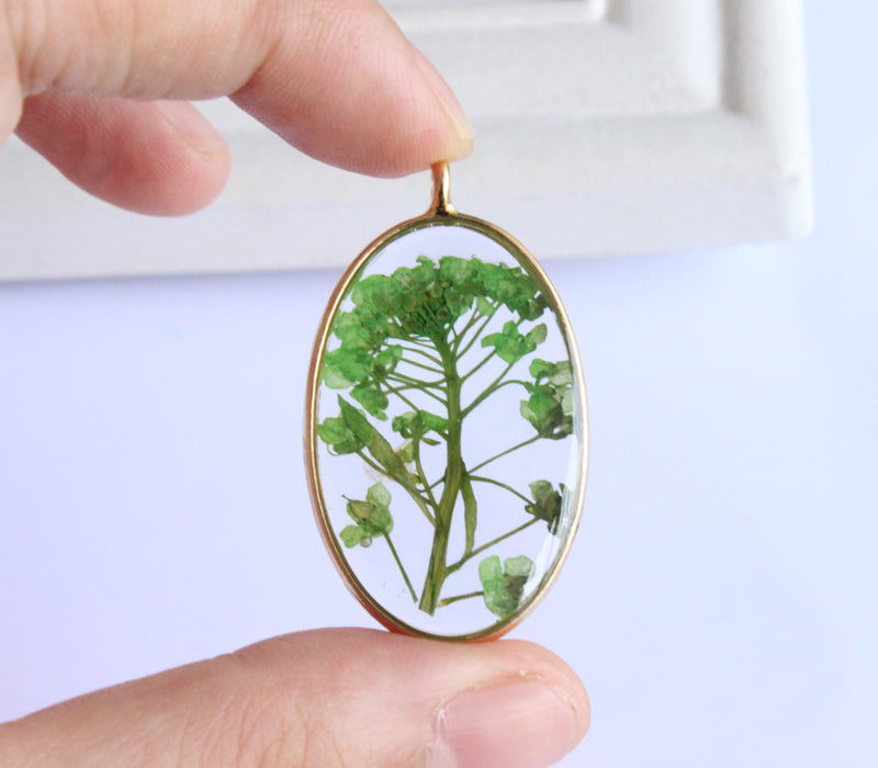 1pcs  Handmade green Resin pressed flower pendant necklace, Real dried flower jewelry wholesale
