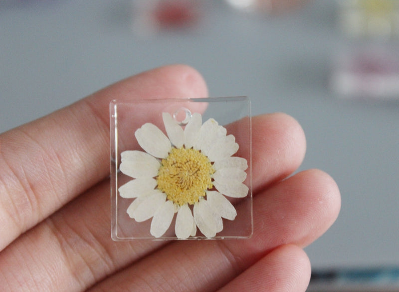 2pcs pressed flower 25mm Cabochon, Real dried flower pendant  jewelry